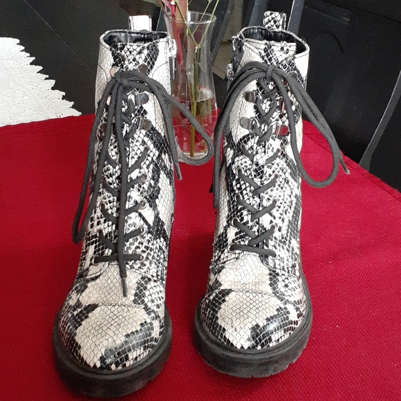 MARC FISHER BOOTIES - Picture 4 of 10